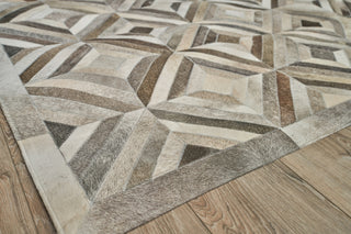 Exquisite Rugs Natural Hide 3361 Silver Area Rug Corner Image