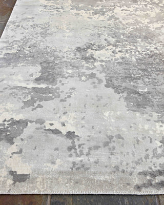 Exquisite Rugs Koda 3395 Silver Area Rug Lifestyle Image Feature