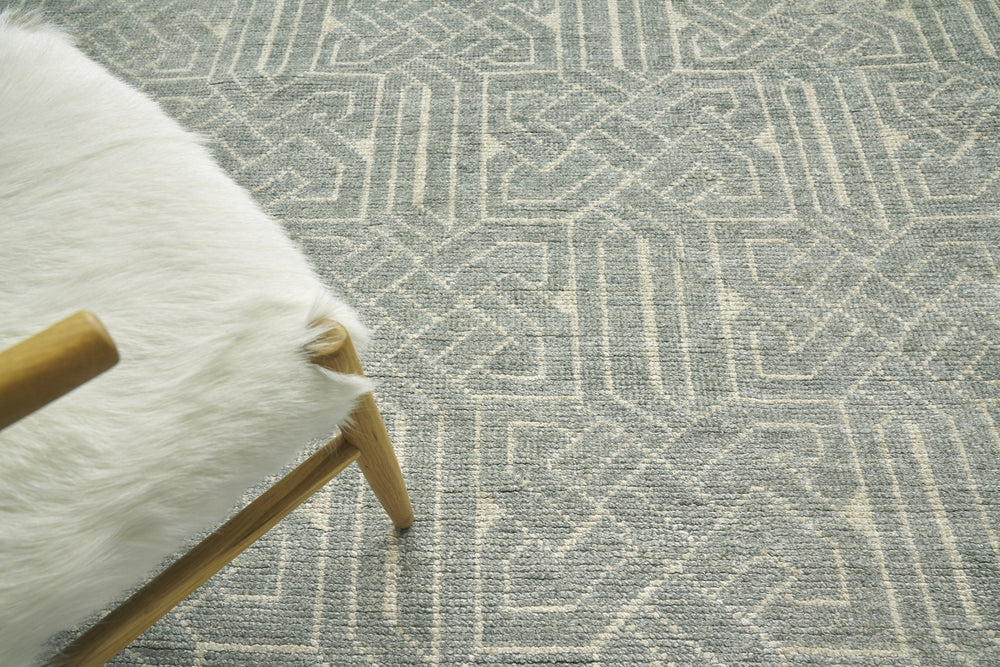 Exquisite Rugs Prague 3399 Aqua Area Rug Lifestyle Image Feature