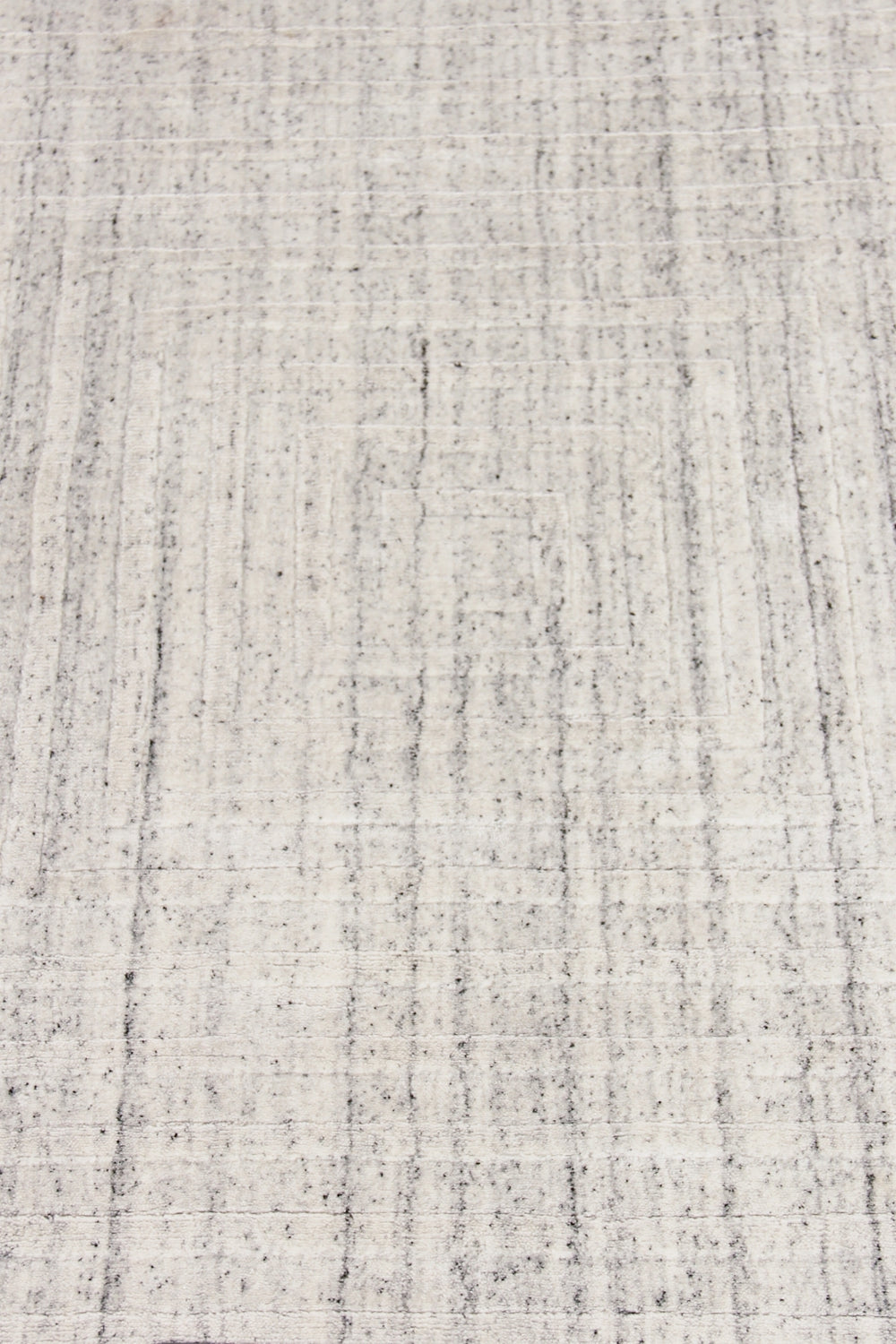 Exquisite Rugs Robin Embossed 3407 White Area Rug by The Met Lifestyle Image Feature