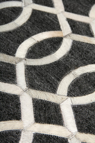 Exquisite Rugs Berlin 3414 Charcoal/Ivory Area Rug by The Met Closeup Image