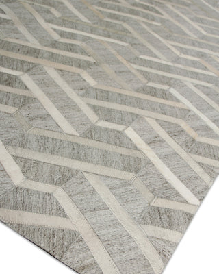 Exquisite Rugs Berlin 3416 Silver/Ivory Area Rug by The Met Corner Image