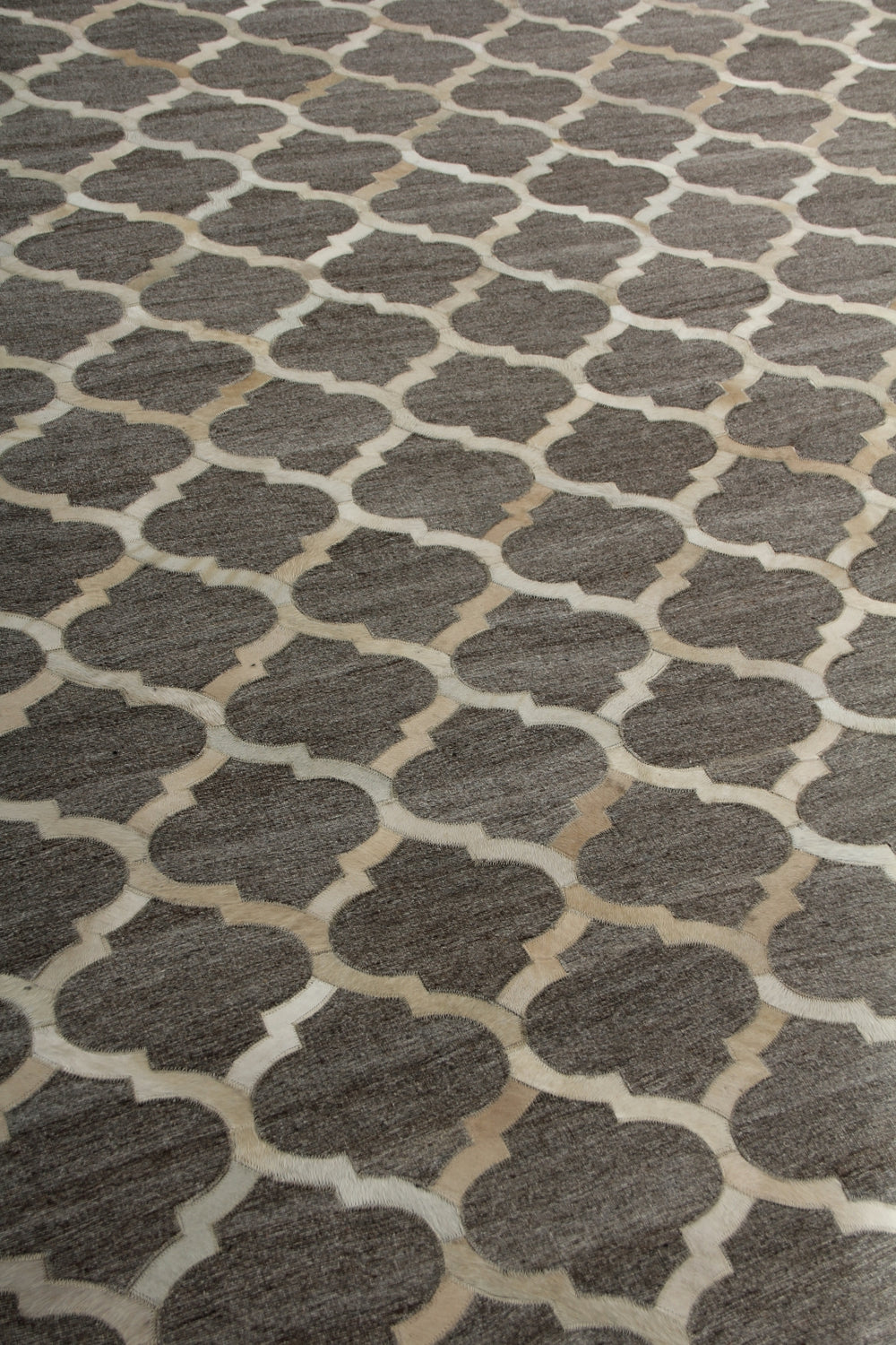 Exquisite Rugs Berlin 3424 Beige/Ivory Area Rug by The Met Lifestyle Image Feature