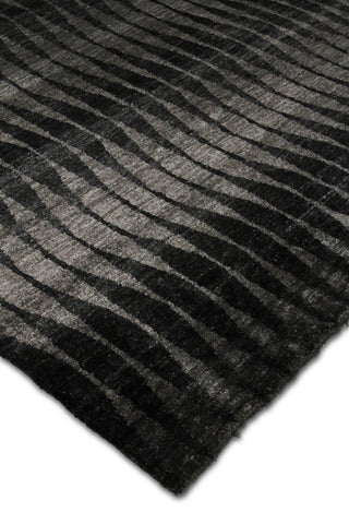 Exquisite Rugs Super Tibetan 3524 Gray/Charcoal Area Rug by The Met Lifestyle Image Feature