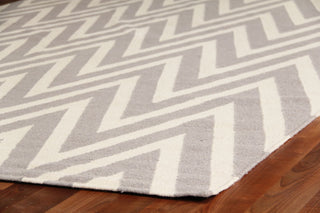 Exquisite Rugs Flatweave 3546 Silver/White Area Rug Corner Image