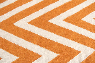 Exquisite Rugs Flatweave 3550 Orange/White Area Rug Closeup Image