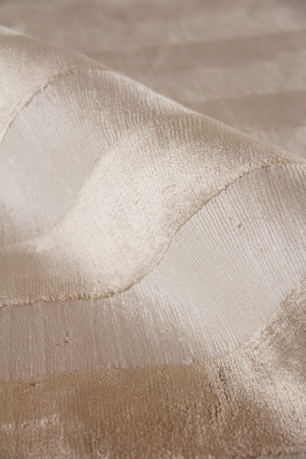 Exquisite Rugs Rugby 3608 Beige Area Rug Lifestyle Image Feature