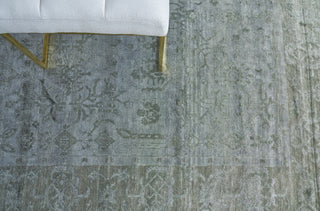 Exquisite Rugs Antique'd Silk 3632 Green/Aqua Area Rug Detail Image