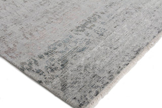 Exquisite Rugs Lexington 3737 Silver/Gray Area Rug Corner Image