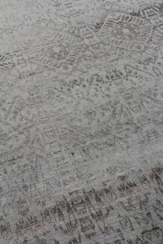 Exquisite Rugs Lexington 3737 Silver/Gray Area Rug Lifestyle Image Feature