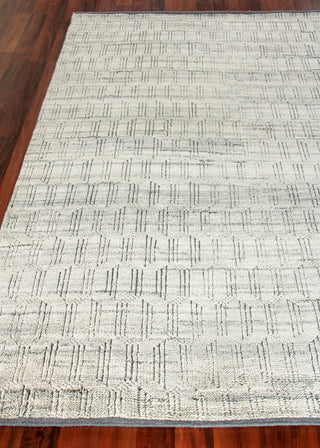 Exquisite Rugs Mercer 3809 Gray/Ivory Area Rug Closeup Image