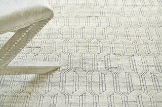Exquisite Rugs Mercer 3809 Gray/Ivory Area Rug Lifestyle Image Feature