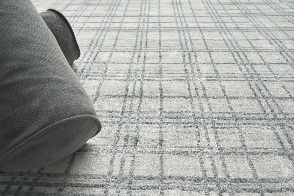 Exquisite Rugs Fairbanks 3835 White/Light Silver/Gray Area Rug Lifestyle Image Feature