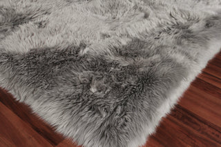 Exquisite Rugs Sheepskin 3842 Gray Area Rug Corner Image