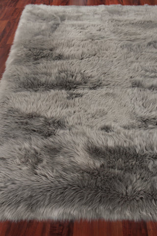 Exquisite Rugs Sheepskin 3842 Gray Area Rug Closeup Image