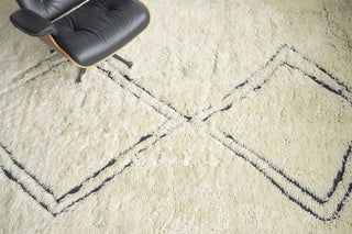 Exquisite Rugs Moroccan 3853 Ivory/Black Area Rug Detail Image