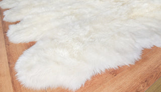 Exquisite Rugs Sheepskin 3855 Ivory Area Rug Corner Image