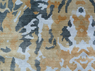 Exquisite Rugs Cassina 3865 Silver/Gold Area Rug Closeup Image