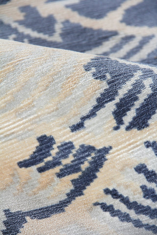 Exquisite Rugs Cassina 3869 Ivory/Blue Area Rug Detail Image
