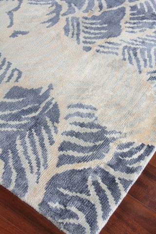 Exquisite Rugs Cassina 3869 Ivory/Blue Area Rug Lifestyle Image Feature