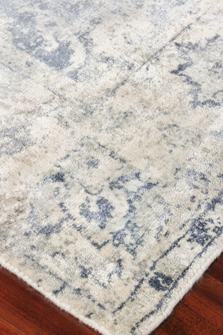 Exquisite Rugs Cassina 3902 Light Silver/Blue Area Rug Corner Image