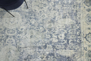 Exquisite Rugs Cassina 3902 Light Silver/Blue Area Rug Detail Image