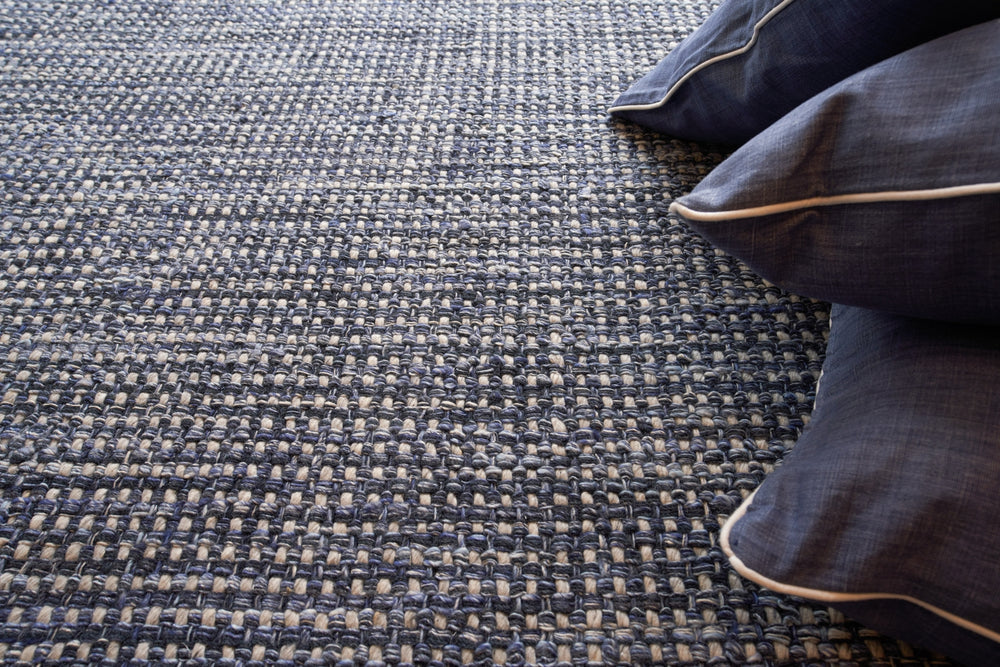 Exquisite Rugs Ferrus 3956 Blue/Ivory/Gray Area Rug by The Met Lifestyle Image Feature