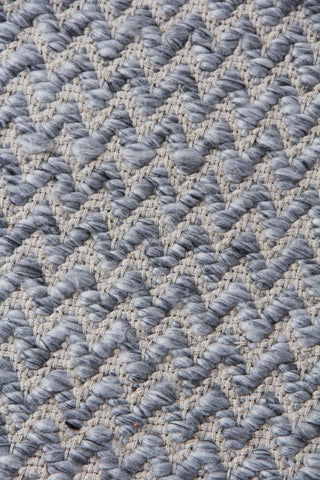 Exquisite Rugs Rialto 3958 Dark Gray Area Rug by The Met Closeup Image