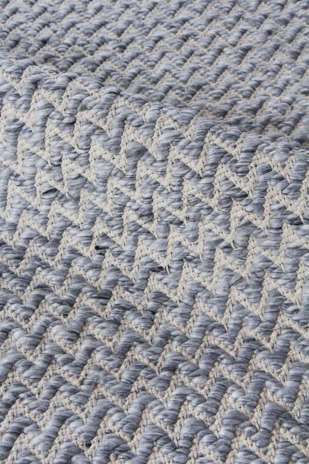 Exquisite Rugs Rialto 3958 Dark Gray Area Rug by The Met Lifestyle Image Feature