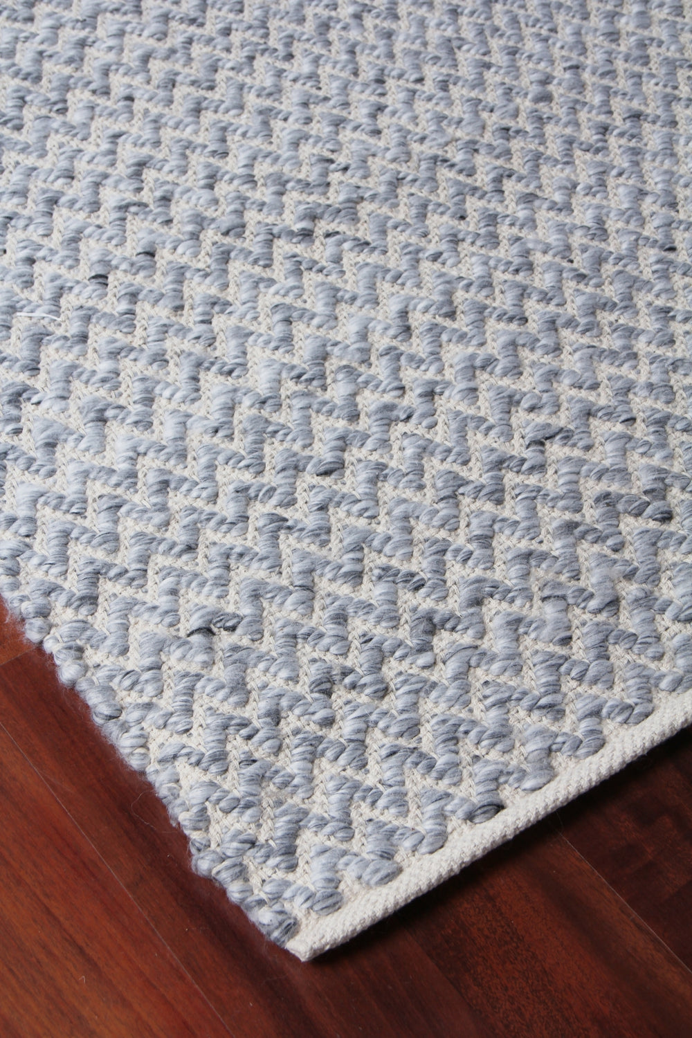 Exquisite Rugs Rialto 3958 Dark Gray Area Rug by The Met Lifestyle Image Feature
