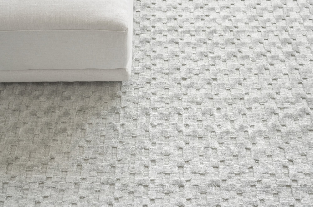 Exquisite Rugs Monroe Silk 3970 Ivory Area Rug Lifestyle Image Feature