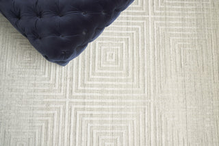 Exquisite Rugs Castelli 3975 Ivory Area Rug Detail Image