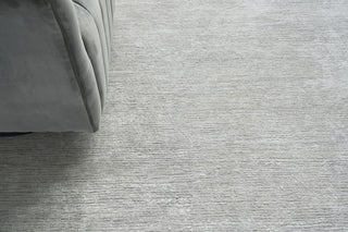 Exquisite Rugs Crush 3989 Silver Area Rug Closeup Image