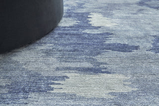Exquisite Rugs Bamboo Silk 3997 Blue/Silver Area Rug Lifestyle Image Feature