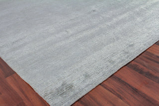 Exquisite Rugs Crush 4001 Light Silver Area Rug Corner Image