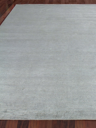 Exquisite Rugs Crush 4001 Light Silver Area Rug Closeup Image