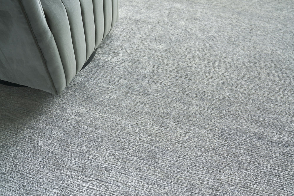 Exquisite Rugs Crush 4001 Light Silver Area Rug Lifestyle Image Feature
