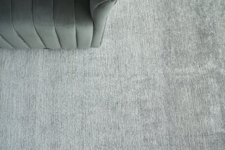 Exquisite Rugs Crush 4001 Light Silver Area Rug Detail Image