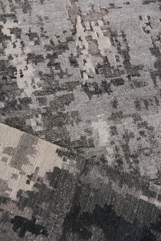 Exquisite Rugs Laureno 4024 Gray/Charcoal Area Rug Lifestyle Image Feature