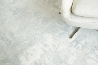 Exquisite Rugs Murano 4030 Silver Area Rug Lifestyle Image Feature