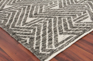 Exquisite Rugs Eaton 4036 Silver/Gray/Ivory Area Rug Corner Image