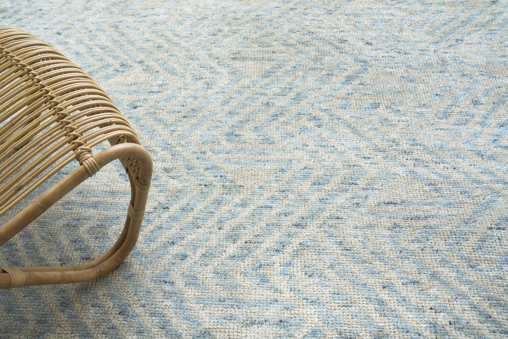 Exquisite Rugs Eaton 4038 Ivory/Blue Area Rug Lifestyle Image Feature
