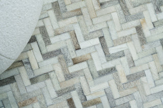Exquisite Rugs Mosaic Leather 4056 Silver Area Rug Detail Image