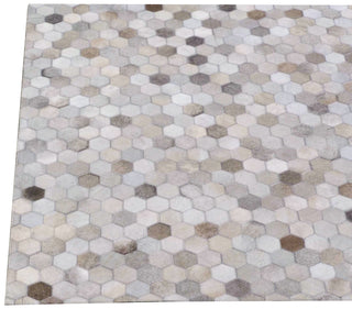 Exquisite Rugs Mosaic Leather 4059 Silver Area Rug Closeup Image