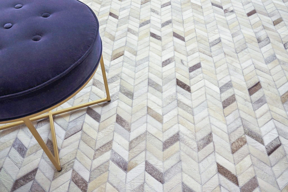 Exquisite Rugs Mosaic Leather 4062 Silver Area Rug Lifestyle Image Feature