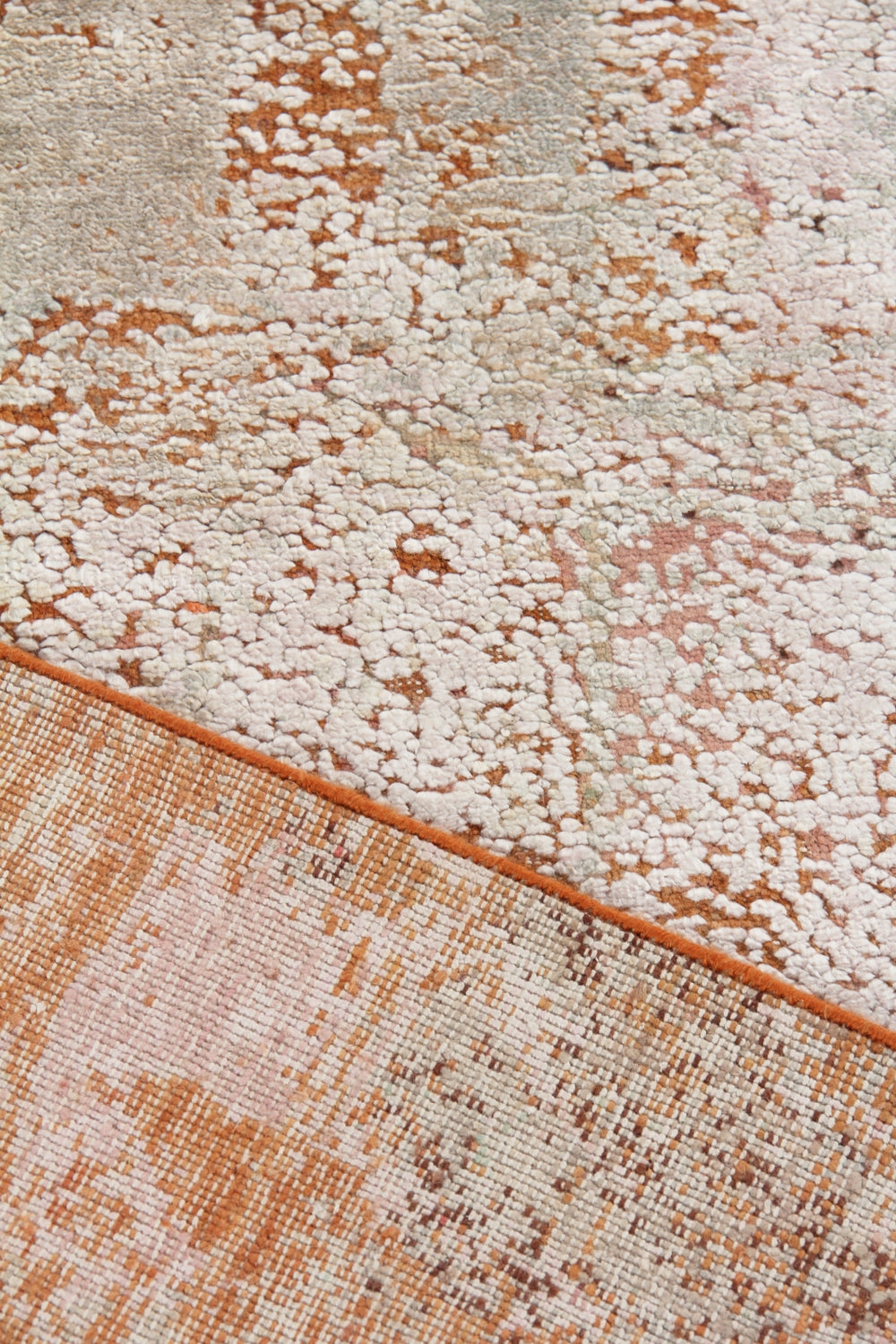 Exquisite Rugs Fine Pure Silk 4215 Beige/Orange/Gold Area Rug Lifestyle Image Feature