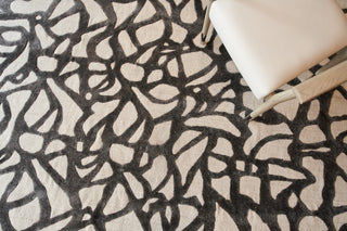 Exquisite Rugs Goudy 4350 Ivory/Black Area Rug Lifestyle Image Feature