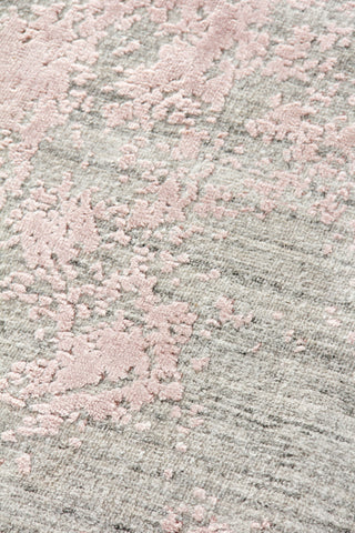 Exquisite Rugs Lillian 4468 Gray/Rose Area Rug by The Met Closeup Image