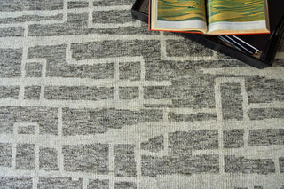 Exquisite Rugs Aldridge 4480 Charcoal/Ivory Area Rug Detail Image