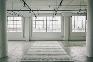 Exquisite Rugs Chroma 4495 Charcoal/Gray Area Rug Lifestyle Image Feature